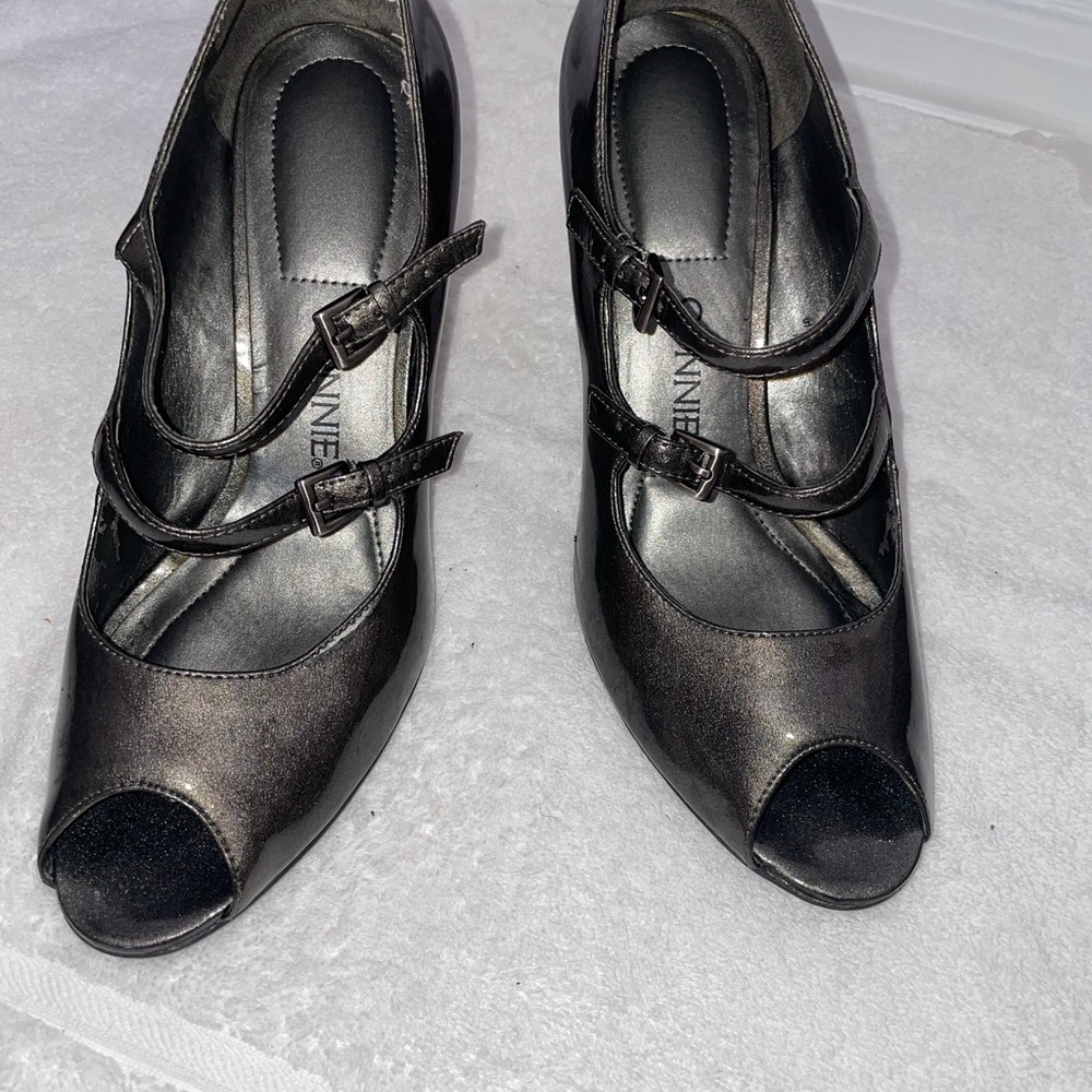 CUTE USED WOMENS FASHION HEELS SIZE 10